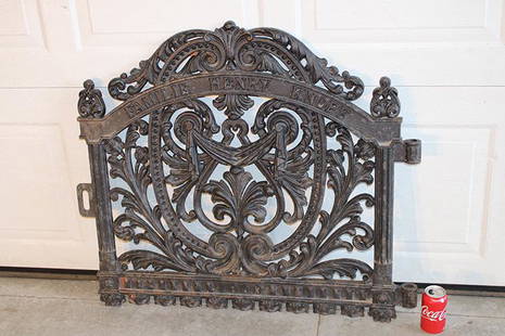 Antique Cast Iron Gate Dated 1909: Antique cast iron gate dated 1909. Familie Henry Knopf in nice condition. 38" wide, 33" tall.
