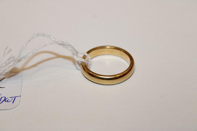 18K Gold Wedding Band 3.4 DWT (1 of 2)