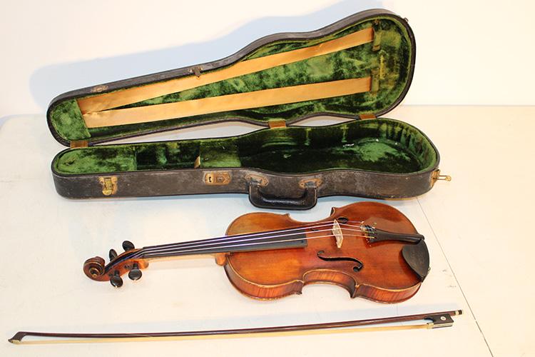 4/4 Violin Labeled Clas. F. Kenerson Boston And Signed Bow (1 of 6)