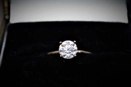 Exquisite Diamond Engagement Ring .82 Carats I-Color An Si-1 Clarity: Exquisite diamond engagement ring .82 carats I-color an SI-1 clarity. Appraised appr. $5000. Estate fresh, beautiful ring, appr. Size is 6 1/2".