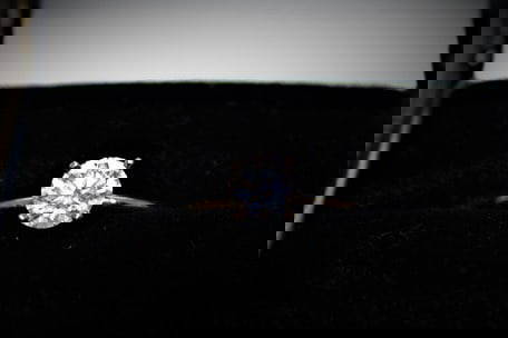 Exquisite Diamond Engagement Ring .82 Carats I-Color An Si-1 Clarity: Exquisite diamond engagement ring .82 carats I-color an SI-1 clarity. Appraised appr. $5000. Estate fresh, beautiful ring, appr. Size is 6 1/2".