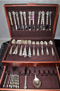 Great 70 Piece Reed And Barton Sterling Silver Flatware Set: Great 70 piece Reed and Barton sterling silver flatware set. 68.67 troy oz. plus 21 weights pieces. (8) large spoons, (16) small spoons, (8) salad forks, (16) dinner forks, (12) dinner knives, (8)