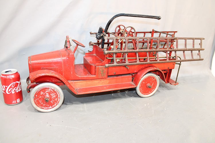Super Press Steel Buddy L Firetruck In Original Paint (1 of 7)