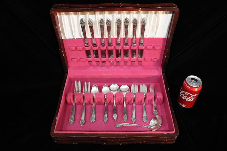 38 piece Oneida "King Cedric" sterling silver flatware set 35 ozt. No monograms, nice condition. (1 of 4)