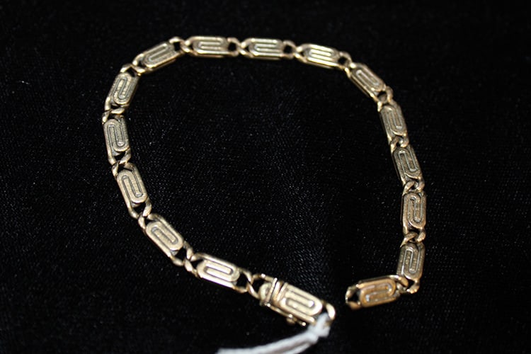 Nice 8" 14k bracelet, 13.9 dwt. Estate fresh, nice condition. (1 of 2)