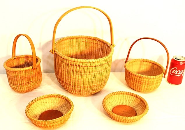 5 hand made quality Nantucket baskets in nice condition. (2) signed A. Flyte, (3) with handles. (1 of 4)