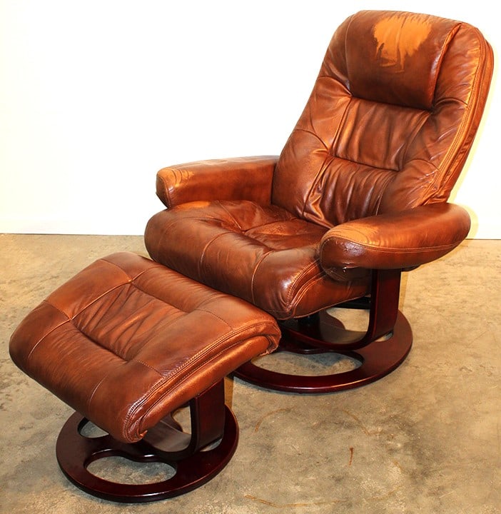 Very comfortable lane "Ekornes" style recliner and ottoman. Has wear on arms and head rest. No rips. (1 of 3)