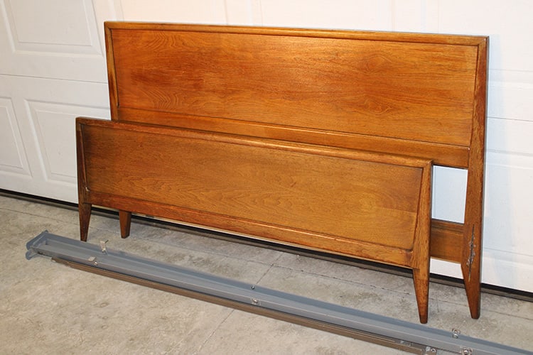 Full size mid century bed by John Stuart mount airy façade. Original rails and condition. Some (1 of 1)