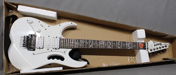 Clean Ibanez Jem Jr (Steve Vai) signature guitar and amp in the original box. Doesn’t look like it (1 of 10)