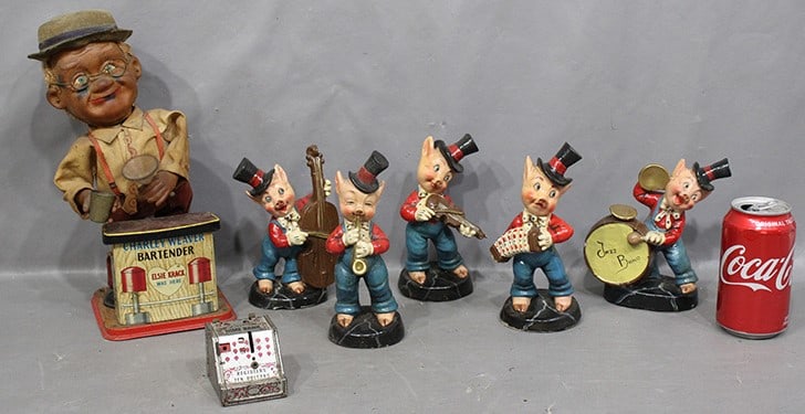 Group of estate toys including pig band. Made in Italy, battery bartender bank (full of coins). Not: Group of estate toys including pig band. Made in Italy, battery bartender bank (full of coins). Not tested for working. 24" wide, 24" tall, 19" deep.