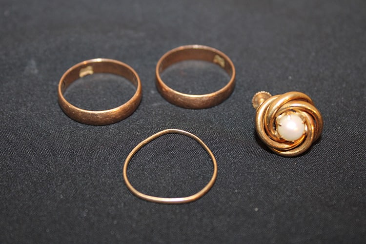 4 Pieces Of Gold 6.5 Dwt (1 of 4)