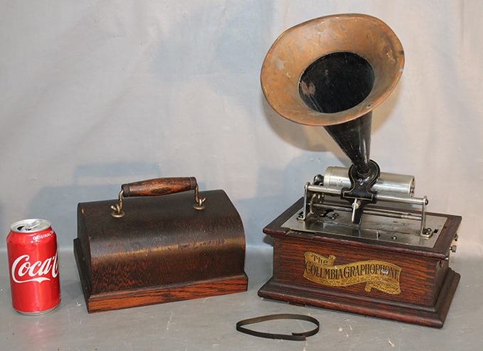 Oak Columbia Graphophone With Horn (1 of 4)