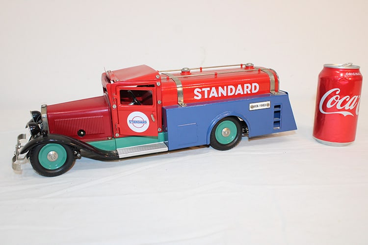 Marklin 1993 Standard Oil Tankard Clockwork Toy (1 of 3)