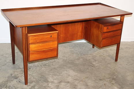 Wonderful Danish Teak Desk By Peter Lovig Nielsen: Wonderful Danish teak desk by Peter Lovig Nielsen for Hedensted Mobelfrabrik in nice original finish. Some small chipping on the right side (see photo). 61" wide, 29" tall, 28" deep.