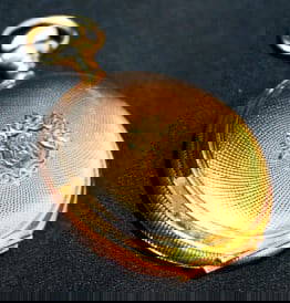 Beautiful 14K Gold Waltham Hunters Case Pocket Watch: Beautiful 14k gold Waltham Hunters case pocket watch. Working 21.8 dwt, needs a crystal. Case is in fabulous like new condition. 1 3/4" from top to bottom.