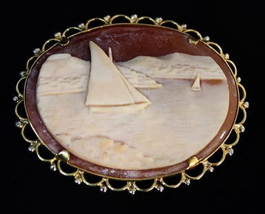 18K Gemmarious Italy Cameo With Ship Scene: 18k Gemmarious Italy cameo with ship scene in beautiful condition. 1.5" across.