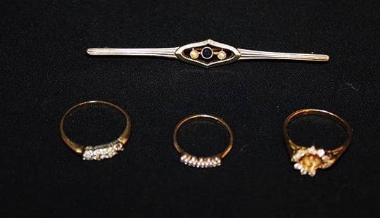 3 Diamond Rings (2 Missing 1 Diamond) And Victorian Pin: 3 diamond rings (2 missing 1 diamond) and Victorian pin (tests 18k) 5 dwt. Estate fresh.