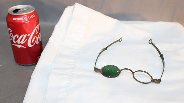 Pair Of 1780-1820 Sunglasses With Green Lenses: Pair of 1780-1820 sunglasses with green lenses. 1 cracked, 1 missing. Estate fresh.