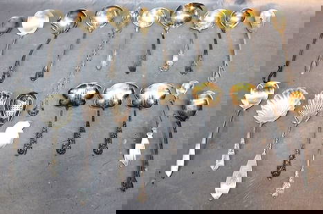 20 Pieces Of Sterling Silver 12.68 Ozt: 20 pieces of sterling silver 12.68 ozt. Many small unique accessories.