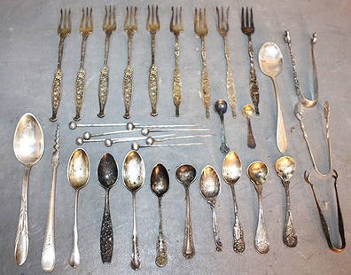 34 Unusual Pieces Of Sterling Silver 10.87 Ozt: 34 unusual pieces of sterling silver 10.87 ozt.