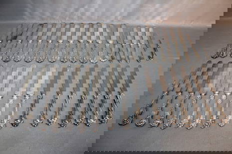 34 Weighted Knives: 34 weighted knives (many matching).