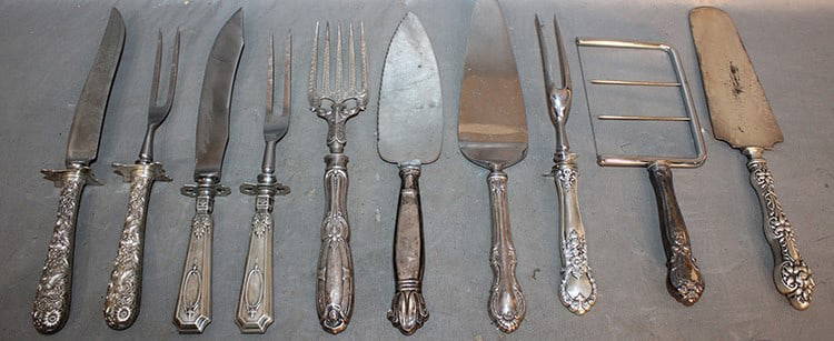 10 Pieces Of Sterling Cutlery And Serving Pieces: 10 pieces of sterling cutlery and serving pieces including 2 Kirk and Son Repousse carving set