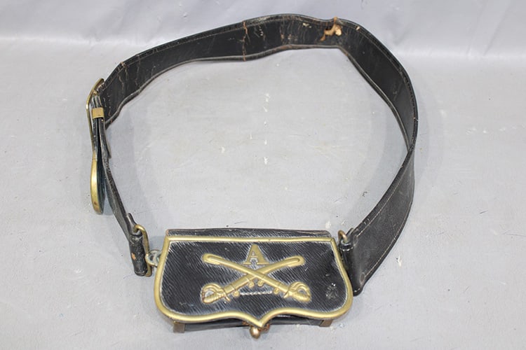 U.S. Cavalry Dress Cartridge Box And Belt: U.S. cavalry dress cartridge box and belt. Belt has a small spot (see photo). Estate fresh in nice condition.