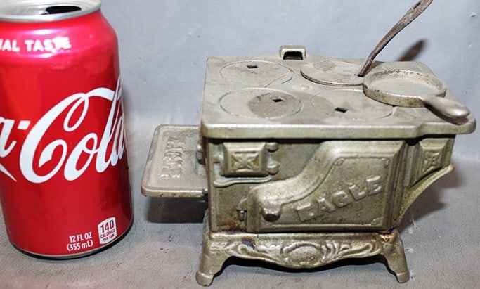 Salesman Sample Antique "Eagle" Stove (1 of 3)