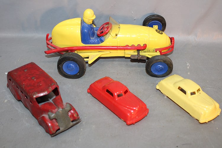 Marx 1930 Bus, Nosco Racer, 2 Renewal Cars: Marx 1930 bus, Nosco racer, 2 Renewal cars. All are original, estate fresh. Wind up works. Longest is 10".
