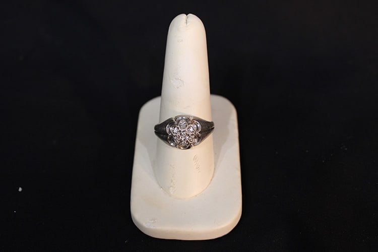 10K White Gold Ring With A Cluster Of 7 Diamonds: 10k white gold ring with a cluster of 7 diamonds. Appr. Size 9 3/4. Estate fresh in nice condition.