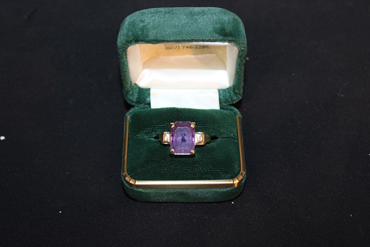 14K Ring With Large Amethyst Colored Stone 4.1 Dwt (1 of 4)