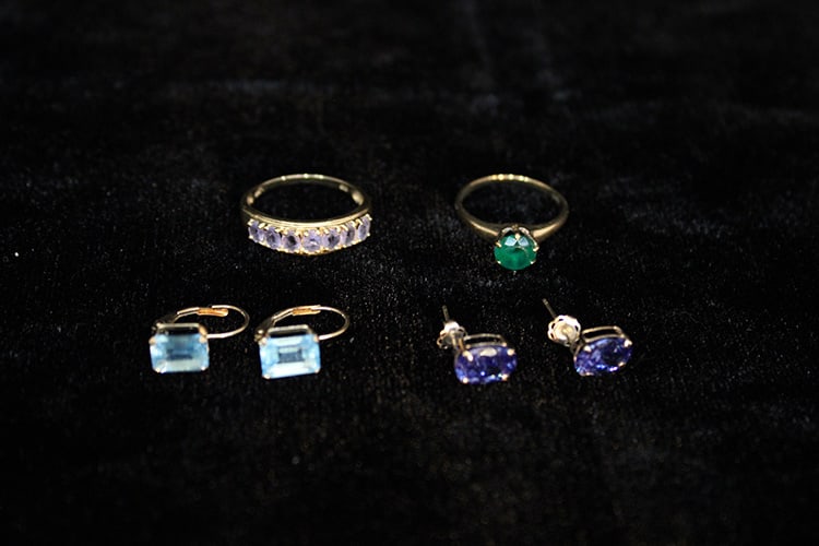 (2) 10K Rings, 2 Sets Of 10K Earrings 4.4 Dwt (1 of 5)