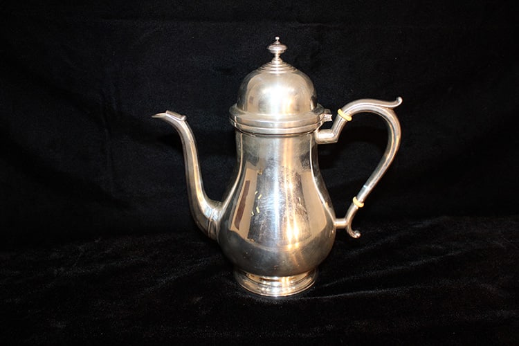 Sweet Sterling 2 1/4 Pint Tea Pot By Frank Whiting 20.2 Ozt: Sweet sterling 2 1/4 pint tea pot by Frank Whiting 20.2 ozt. No monograms, nice condition.