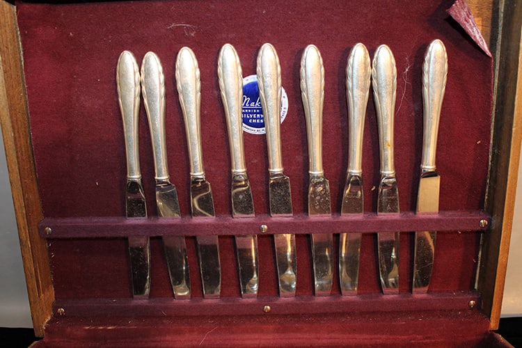 46 Piece Gorham "Lyric" Sterling Silver Flatware Set 41.9 Ozt (1 of 4)