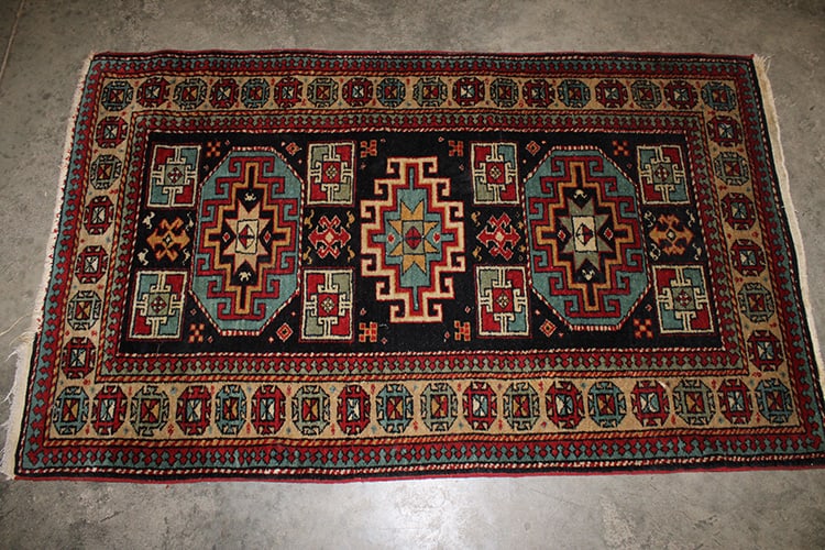Pretty Estate Oriental Rug 38" X 64" (1 of 5)