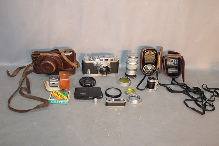 Leica Camera No. 505638 Also Accessories: Leica camera No. 505638 also accessories. Several accessories.