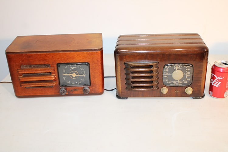 2 Vintage Zenith Radios (1 of 6)