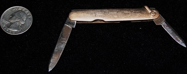 Gold pocket knife tests 13 and 14k 9.2 dwt. Blade all good,  estate fresh. Marked CXK, blade marked (1 of 3)