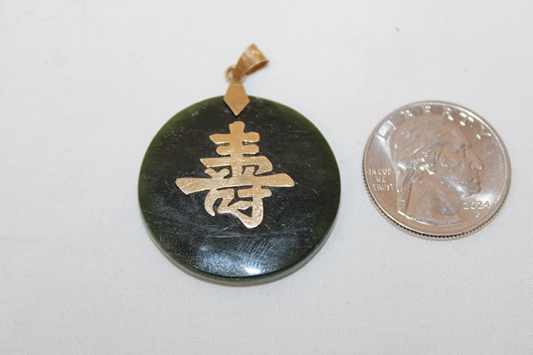 14k gold and jade longevity Chinese pendant. Estate fresh in nice condition.: 14k gold and jade longevity Chinese pendant. Estate fresh in nice condition.