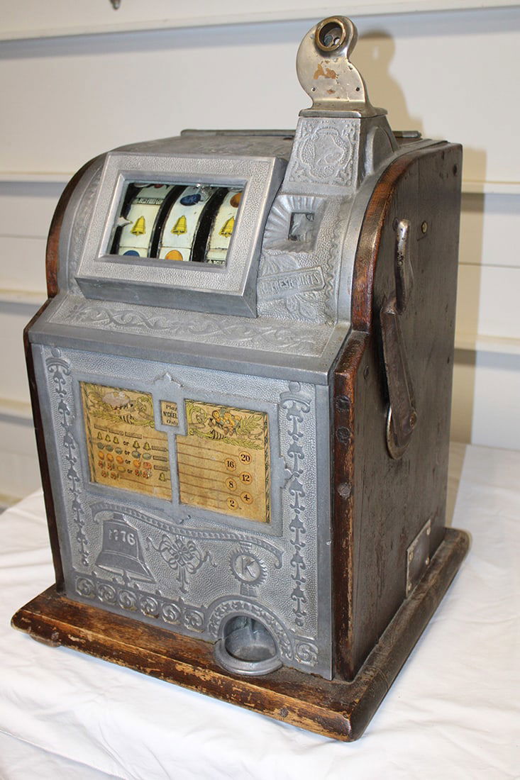 Early 5 cent mills 1920's operators bell slot machine. Working condition, nice old finish, normal (1 of 7)