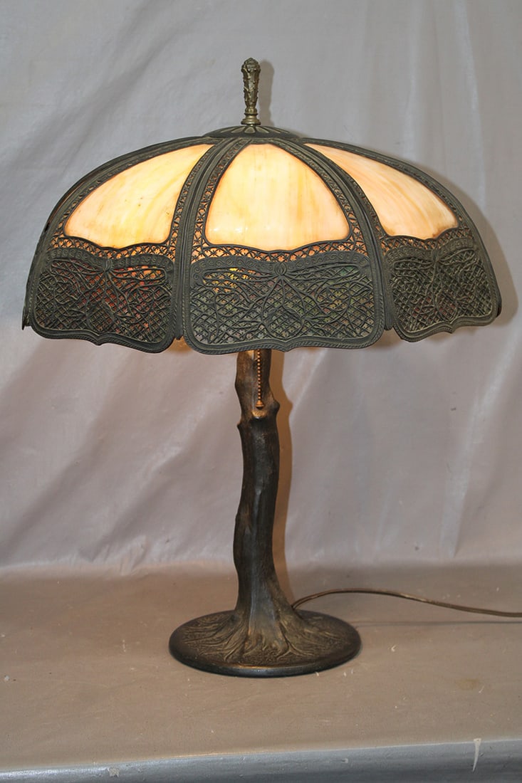 Large 20" 16 panel 2 color overlay lamp with tree trunk base. Has a line 1 of the small flat panels (1 of 7)