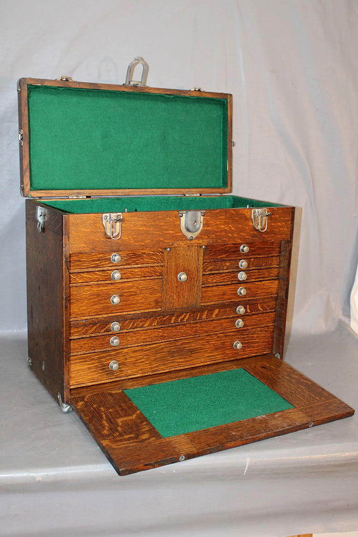 One of the cleanest oak machinist chest. Lift top multi drawer inside closes, top locks (no key). (1 of 5)