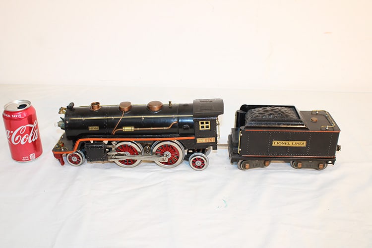 Lionel standard 390E locomotive and tender in black in nice condition. Little wear to top of train: Lionel standard 390E locomotive and tender in black in nice condition. Little wear to top of train (see photo). Private collection (deceased).