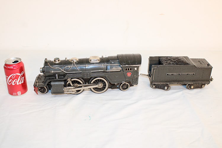 Lionel standard 385E locomotive and tender in grey. Shows signed of wear on the edges otherwise (1 of 5)