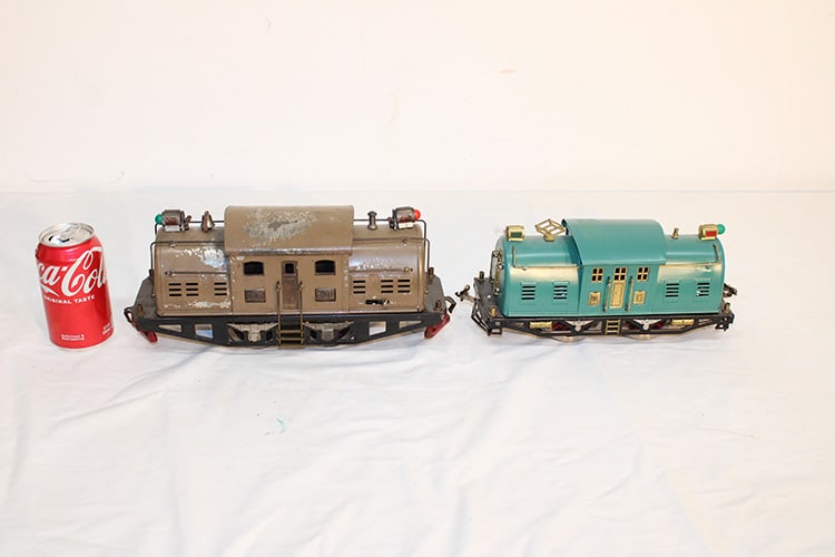 2 standard Lionel super motors (1) 380, (1) 10. The 380 has worn paint otherwise good. Lionel 10 in (1 of 7)
