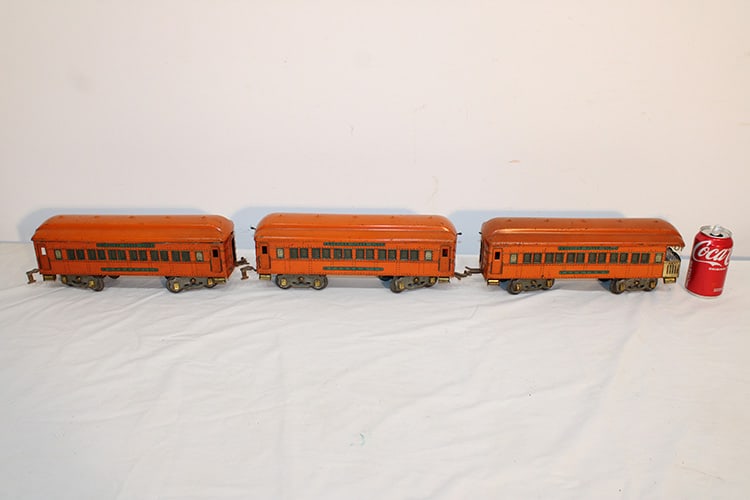 3 early American Flyer standard cars (orange). Original paint, very minor wear. Private collection: 3 early American Flyer standard cars (orange). Original paint, very minor wear. Private collection (deceased).