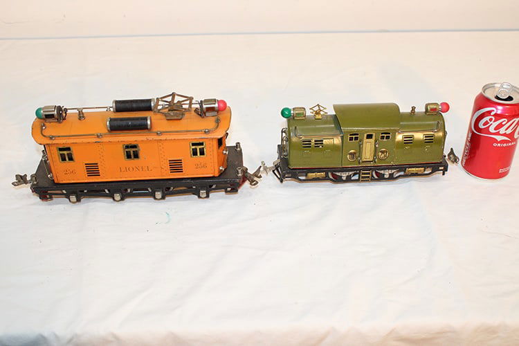 2 early Lionel pre-war O Guage locomotives #256 and #254. All original in nice condition. Private (1 of 7)