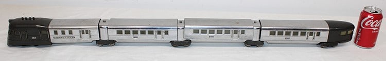 Lionel O Guage Flying Yankee 616 train in nice condition. Normal wear, (2) 617, (1) 618. Private: Lionel O Guage Flying Yankee 616 train in nice condition. Normal wear, (2) 617, (1) 618. Private collection (deceased).