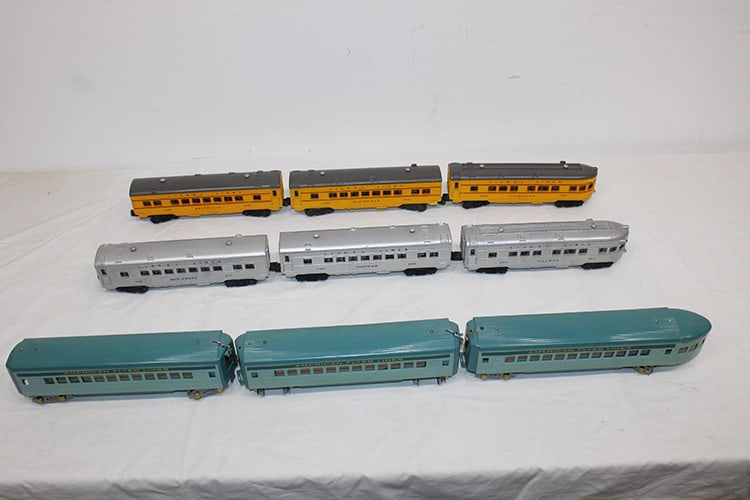 3 sets of cars (no engines), (1) American Flyer, (2) Lionel O Gauge. American Flyer in real nice (1 of 4)