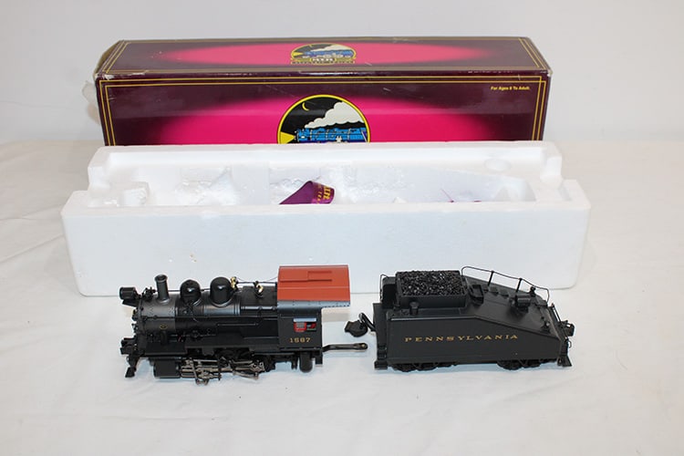 MTH engine and tender #1587 in the original box in nice condition. Private collection (deceased). (1 of 6)